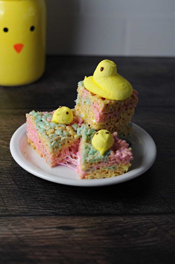 peeps rice krispie treats, 3 peeps rice krispie treats on a plate decorated with more peeps chicks