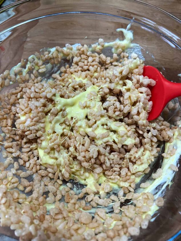 peeps rice krispie treats, Add the cereal and stir to combine