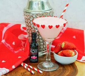 Chocolate Covered Strawberry Martini (Valentine's Day Martini Recipe)