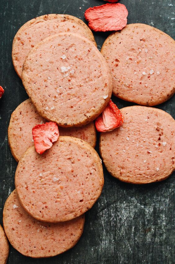 strawberry shortbread cookies, strawberry shortbread cookies with freeze dried strawberries