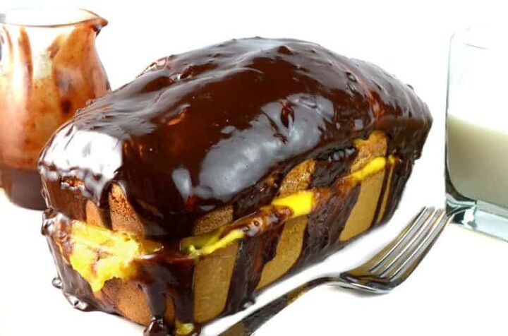 boston cream cake recipe, A loaf cake with chocolate frosting