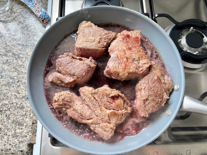 vaca atolada brazilian beef rib stew, Seared beef ribs and wine in skillet for Brazilian Vaca Atolada Beef Rib Stew
