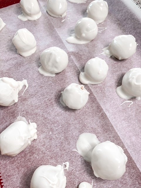you will love these peanut butter snowballs, peanut butter snowballs