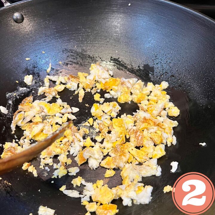 best healthy fried rice recipe for weight loss, Scramble 2 eggs in your pan
