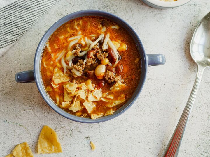 best dutch oven taco soup, Bowl of Taco soup topped with cheese and tortilla chips