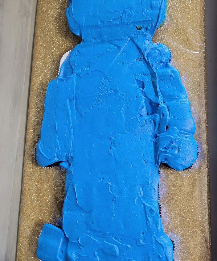 how to make a ninjago lego cake, blue frosting on cake