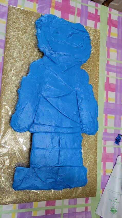how to make a ninjago lego cake, blue frosting with lines drawn in it