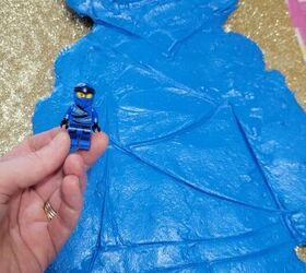 how to make a ninjago lego cake, Blue mini Lego man