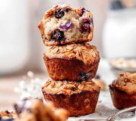banana blueberry oatmeal muffins with crumb topping, banana blueberry oatmeal muffins with cinnamon crumb topping