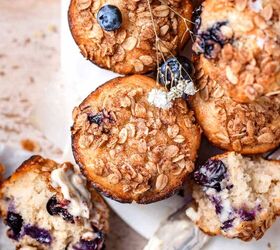 banana blueberry oatmeal muffins with crumb topping, the blueberry banana oat muffins