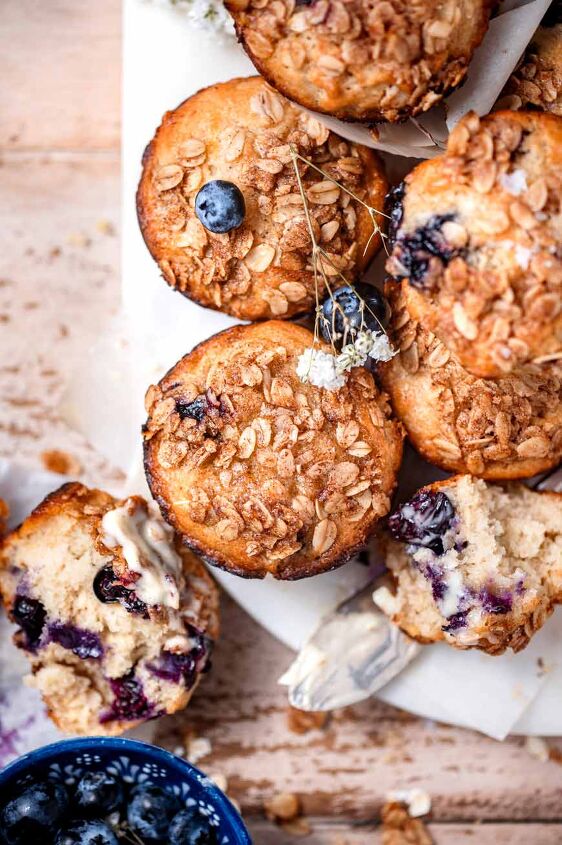 banana blueberry oatmeal muffins with crumb topping, the blueberry banana oat muffins