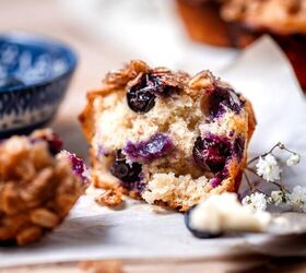 banana blueberry oatmeal muffins with crumb topping, the fluffy blueberry oat muffin interior