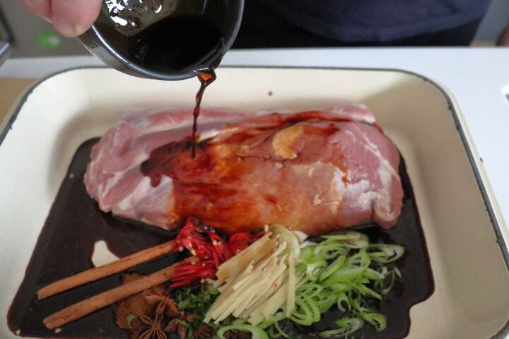 bbq asian pork, Pouring sauce over pork fillet