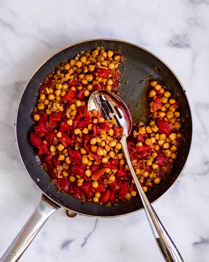 skillet chickpeas with spinach and tomatoes
