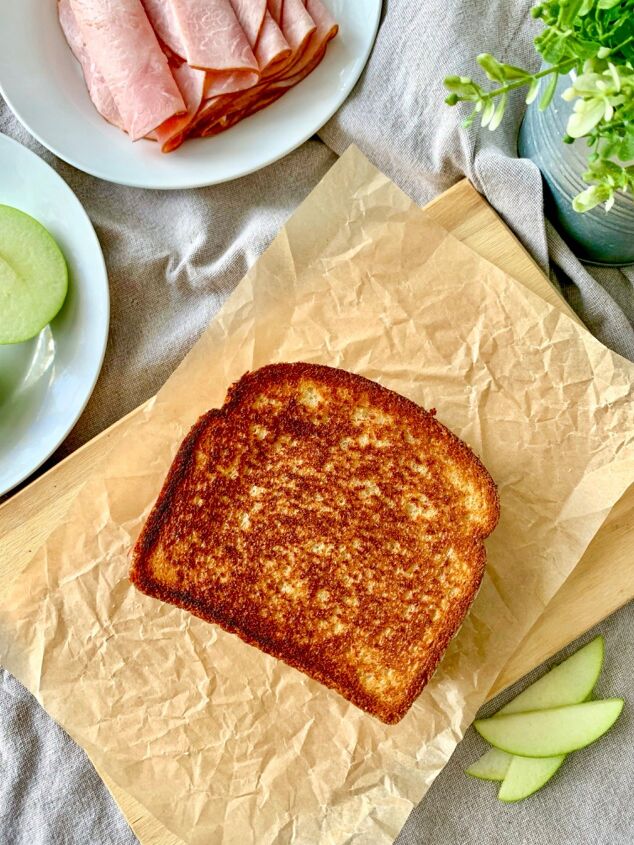 grilled ham and cheese with apple
