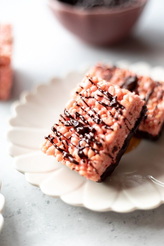 chocolate dipped strawberry rice krispie treats
