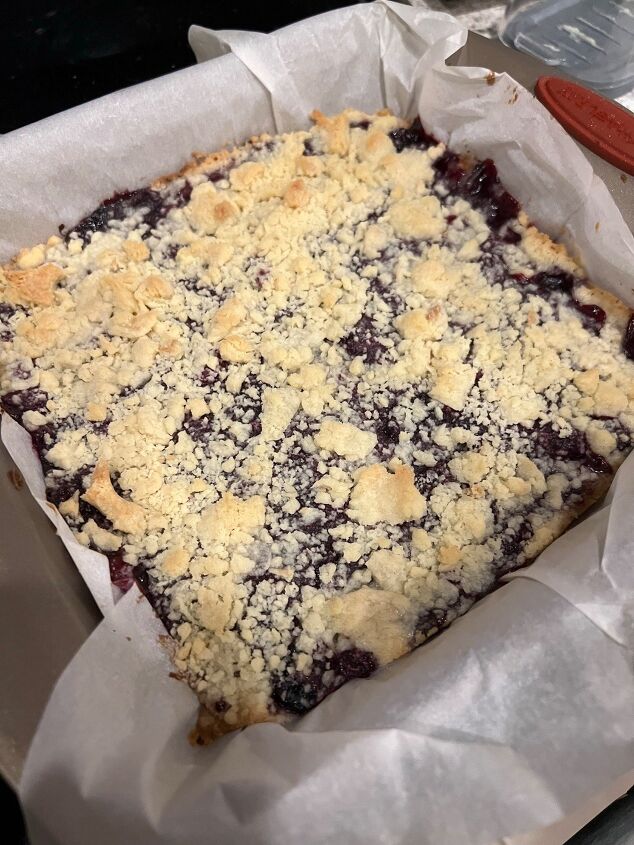 champagne mixed berry jam crumble bars