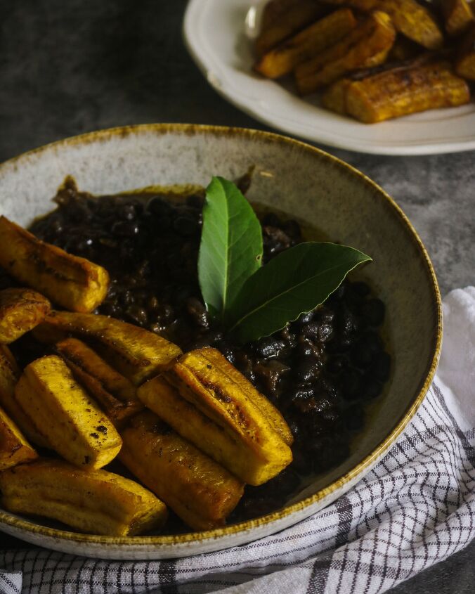 fried ripe plantains with quatre epices, Plantain and black beans