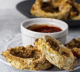 We found an onion ring recipe that's crisp, flavorful, and NOT greasy just in time for the big game