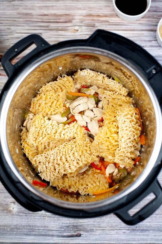 instant pot ramen noodle stir fry, Cover and pressure cook