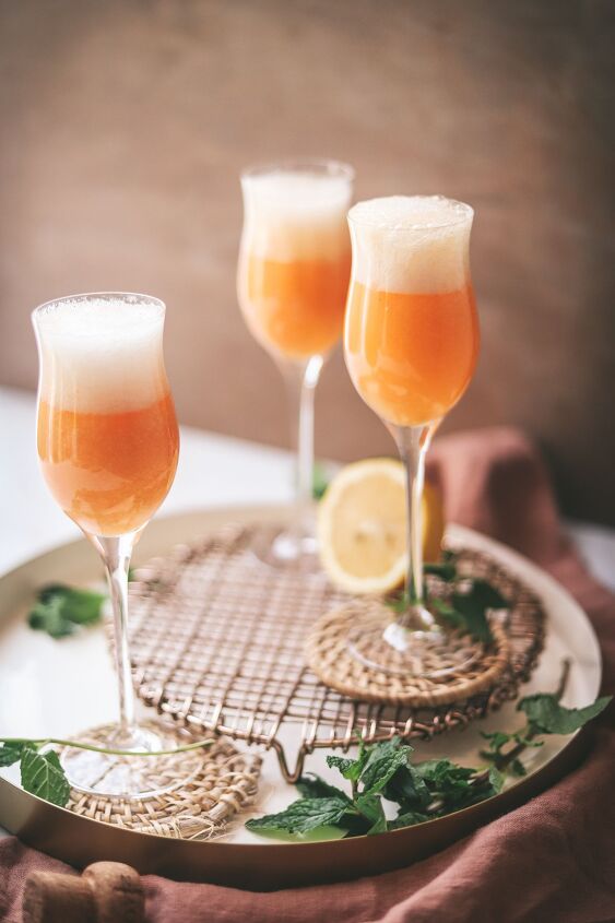 bellinis, Glasses of bellinis with foam on top