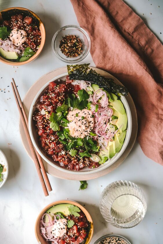 poke bowl with spicy mayo, Tuna Pok bowl with cilantro avocado and furikake seasoning