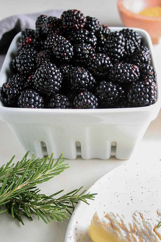 blackberry brie pinwheel, Close up photo of blackberries in a ceramic strainer