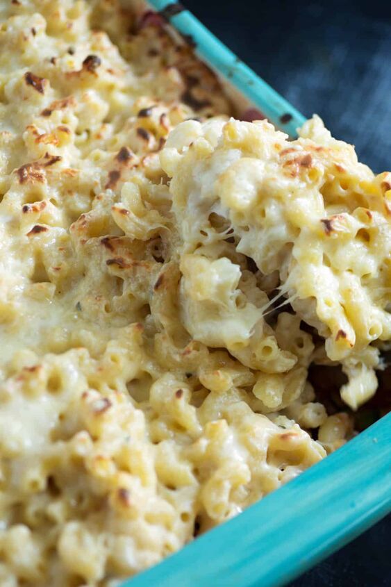 easy brisket macaroni cheese casserole, A casserole dish of brisket topped with macaroni and cheese