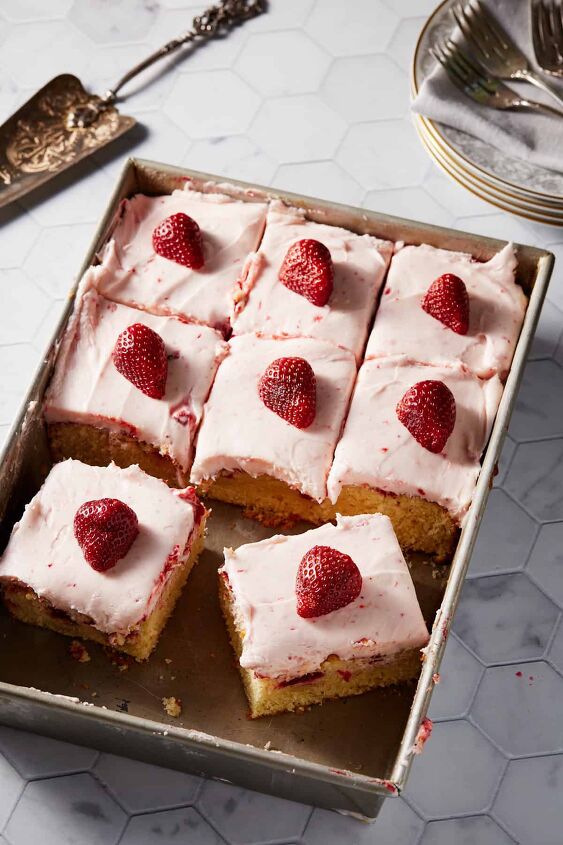 strawberry jam cake with cream cheese frosting, Strawberry Cake cut into slices with strawberries on each slice