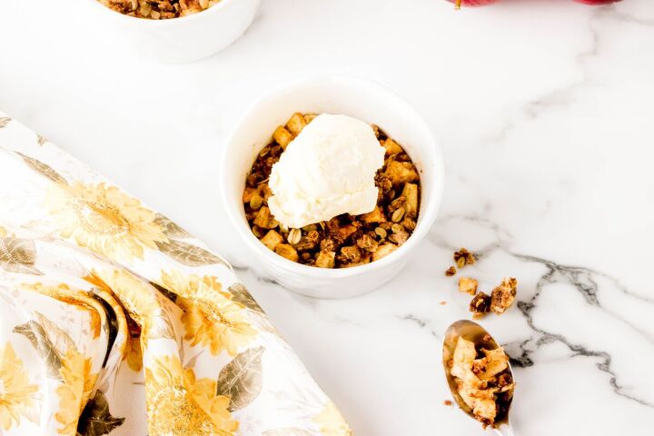 how to make the best apple crisp in an air fryer, air fryer apple crisp