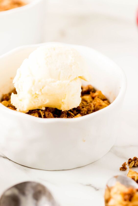 how to make the best apple crisp in an air fryer, air fried apple crisp