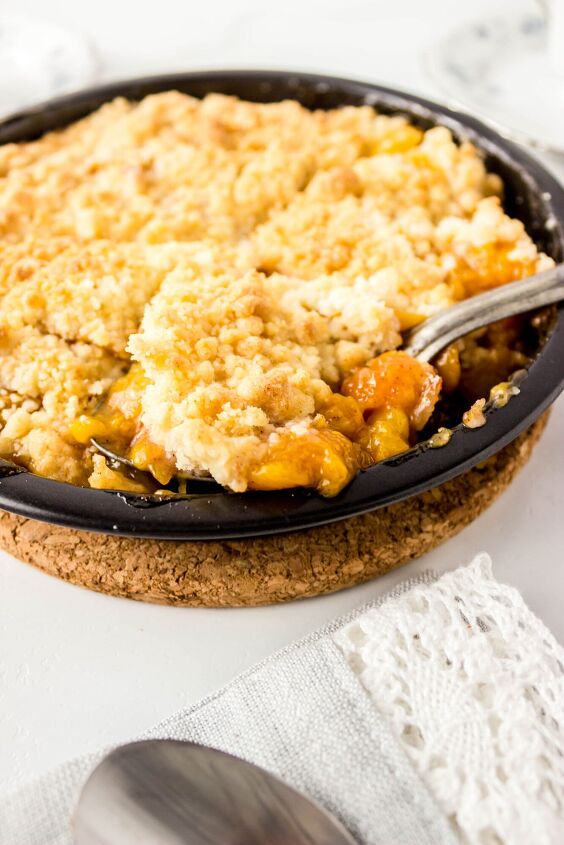 easy air fryer peach cobbler recipe, air fryer peach cobbler