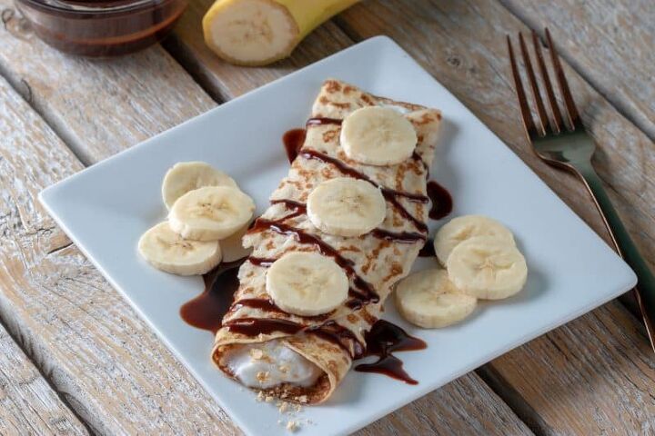 weight watchers chocolate banana crepes, Weight Watchers chocolate banana crepes displayred on a white square plate