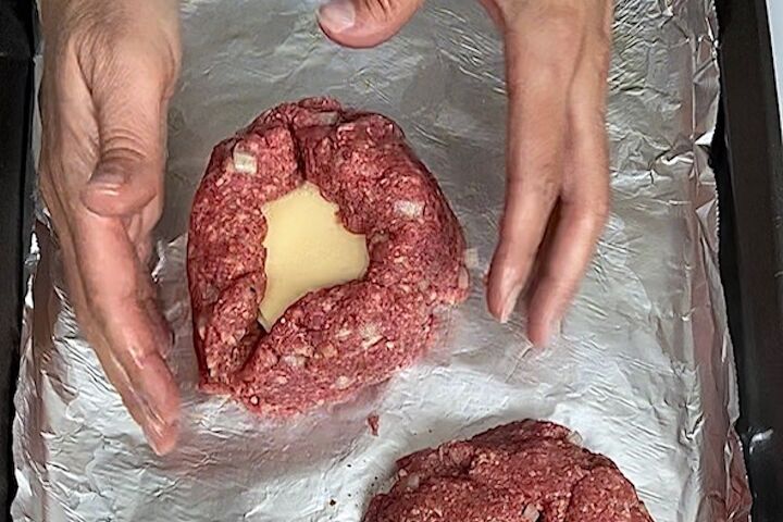 polpettone cheese stuffed meatballs, Hands folding sides of beef patty up around the mozzarella cheese to make the polpettone
