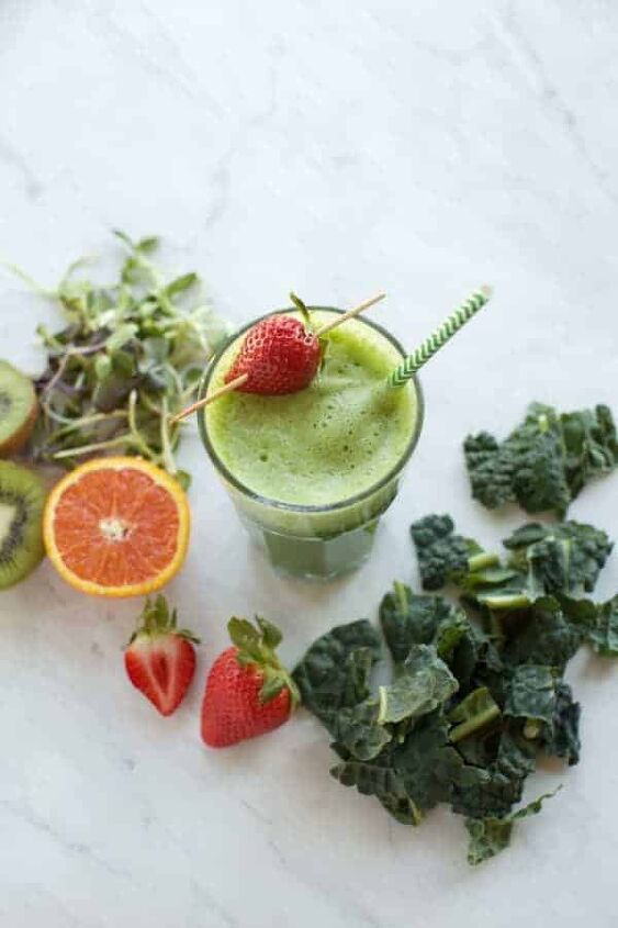 green smoothie recipes for beginners, one green smoothie with strawberry and kale