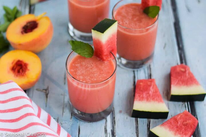 watermelon peach smoothie, Watermelon Peach Smoothie in glass with peaches on side