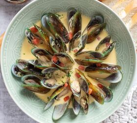 mussels in white wine cream sauce, Mussels in a white wine creamy sauce served in a large bowl