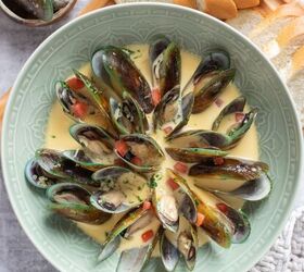 mussels in white wine cream sauce, Mussels in a creamy white wine sauce served in a large bowl with bread