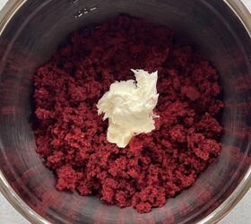 <u>Mix 1 box of Duncan Hines cake mix with THIS for a super easy & stunning dessert that will impress anyone</u>