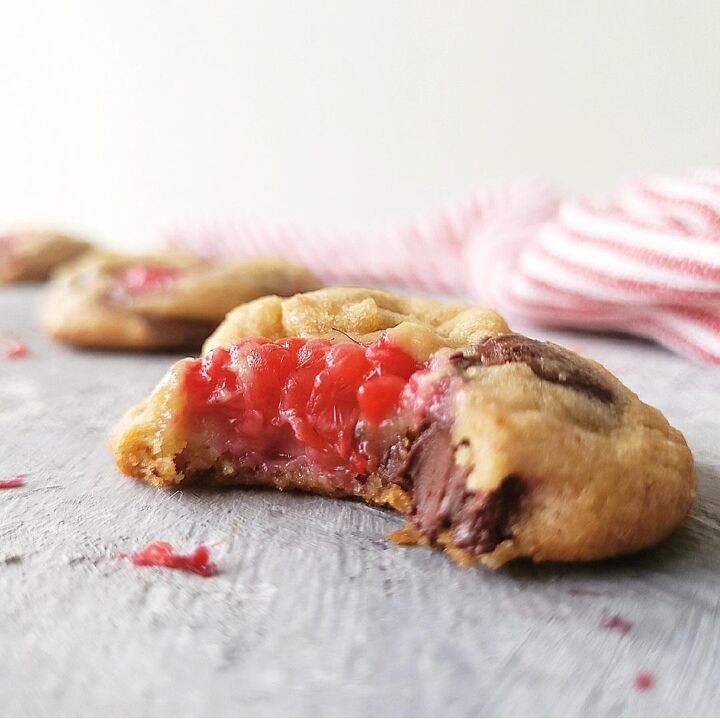 chocolate chip raspberry cookies