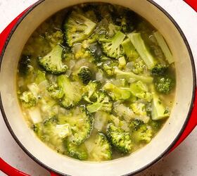 broccoli and stilton soup 5 ingredient recipe, Simmering the broccoli
