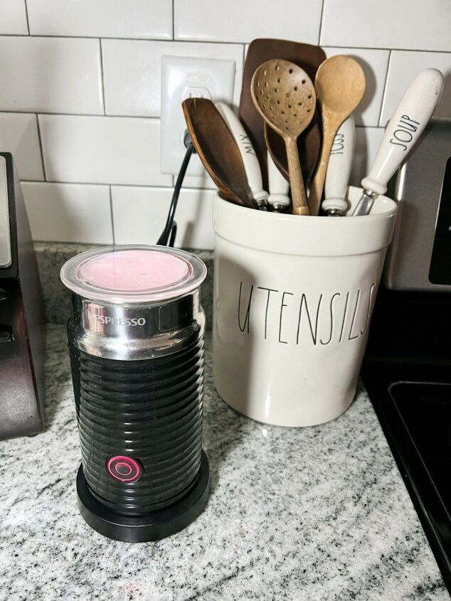 how to make a pink velvet latte, Frothing the Milk Mixture