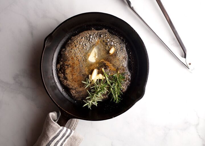 steak au poivre, Melted butter garlic and rosemary in the skillet