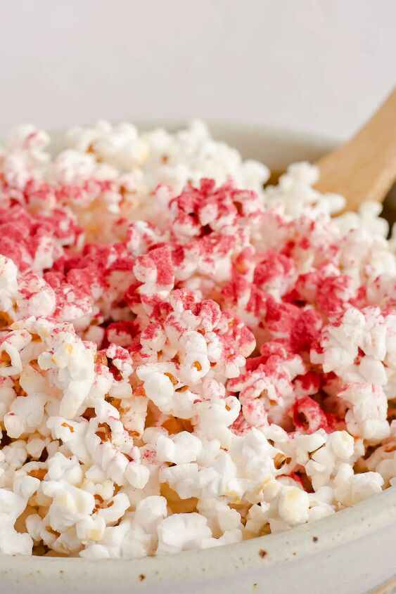 sweet salty strawberry popcorn, Strawberry powder sprinkled on top of popcorn