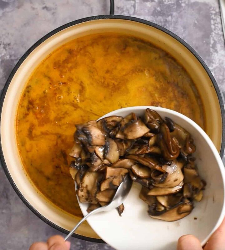 hearty vegan cream of mushroom soup with coconut milk, Adding cooked mushrooms to a vegan cream of mushroom soup