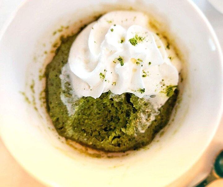 2 minute easy matcha mug cake that matcha latte lovers need in their l, Matcha cake in a mug with whipped cream