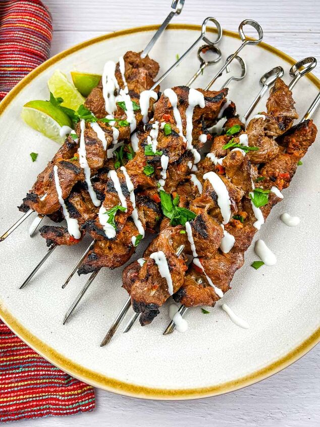 grilled steak skewers with mojo rojo, Grilled steak skewers with Mojo Rojo on a plate
