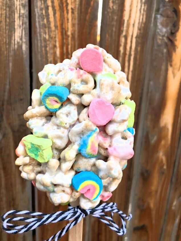 st patrick s day peanut butter chocolate cookies, Lucky Charm Cereal Bar on Stick