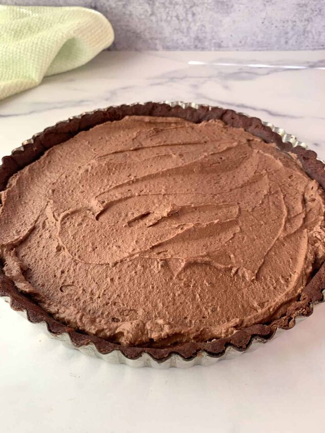 chocolate mousse tart, Spread the mousse