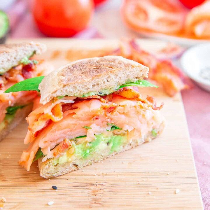 smoked salmon blt with avocado, Enjoy this salmon BLT with smashed avocado for breakfast or lunch